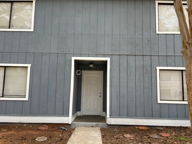 property at 923 Pine Oak Trl