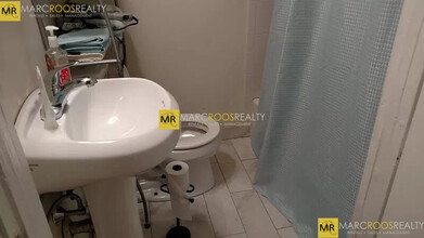 10 Leverett St, Unit 1 in Brookline, MA - Building Photo - Building Photo