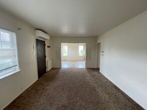 1325 NW Hawthorne Ave in Grants Pass, OR - Building Photo - Building Photo