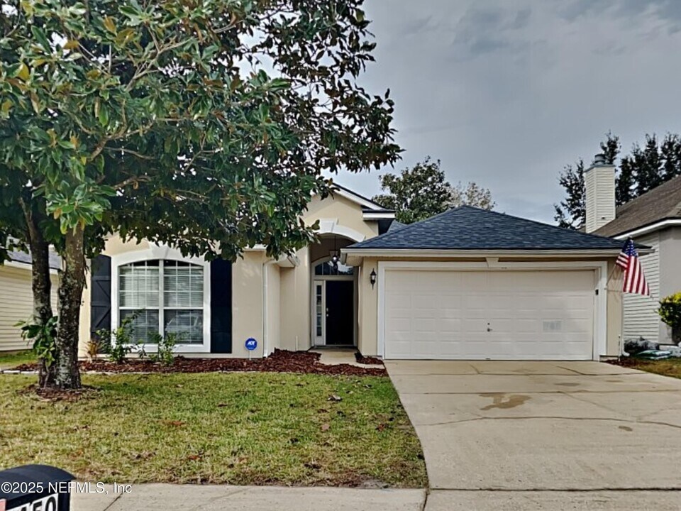 2450 Creekfront Dr in Green Cove Springs, FL - Building Photo