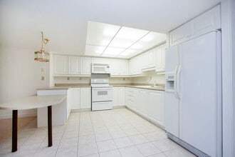 650 Cognac Crescent in Pickering, ON - Building Photo - Building Photo