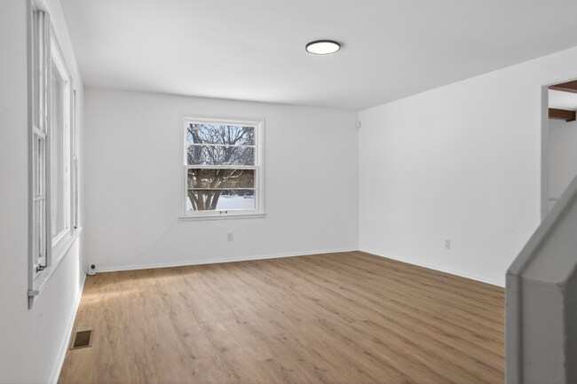 2007 W 75th Pl in Indianapolis, IN - Foto de edificio - Building Photo