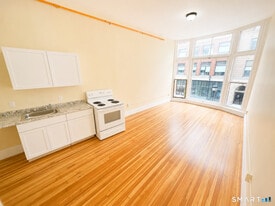 105 Bank St in Waterbury, CT - Building Photo