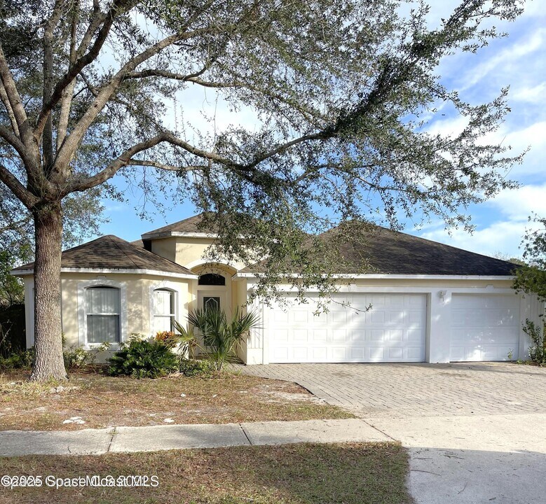 4158 Rolling Hill Dr in Titusville, FL - Building Photo