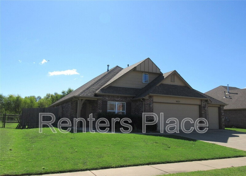 9025 N 157th E Ave in Owasso, OK - Building Photo