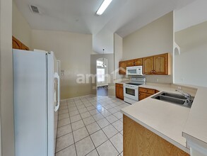 1824 Ashton Dr E in St. Cloud, FL - Building Photo - Building Photo