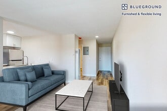 4006 Emerald St in Torrance, CA - Building Photo - Building Photo