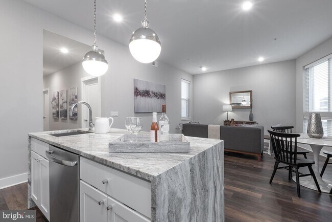 1555 Ridge Ave, Unit 402 in Philadelphia, PA - Building Photo - Building Photo