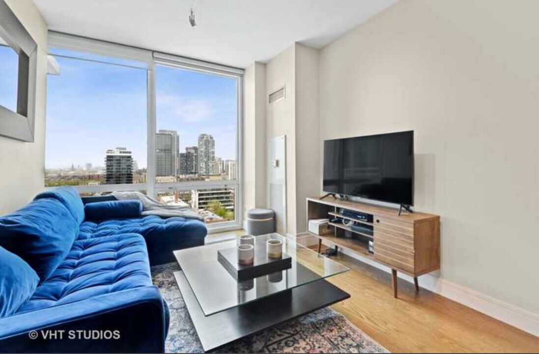 757 N Orleans St, Unit 1301 in Chicago, IL - Building Photo