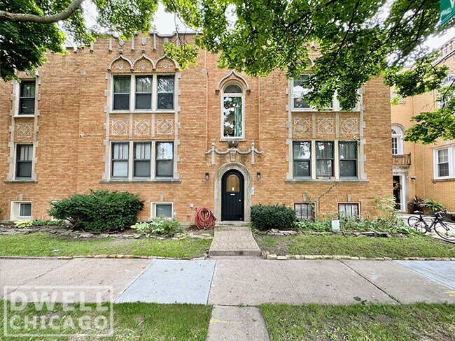 5805 N Richmond St, Unit 3 in Chicago, IL - Foto de edificio - Building Photo