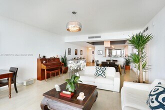 2627 S Bayshore Dr in Miami, FL - Building Photo - Building Photo