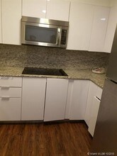 546 SW 1st St-Unit -204 in Miami, FL - Building Photo - Building Photo
