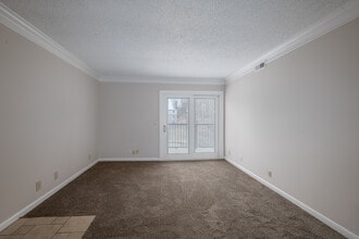 Regency Square Apartments in Clarksville, TN - Building Photo - Interior Photo