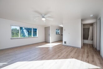 462 NE Dekalb Ave in Bend, OR - Building Photo - Building Photo