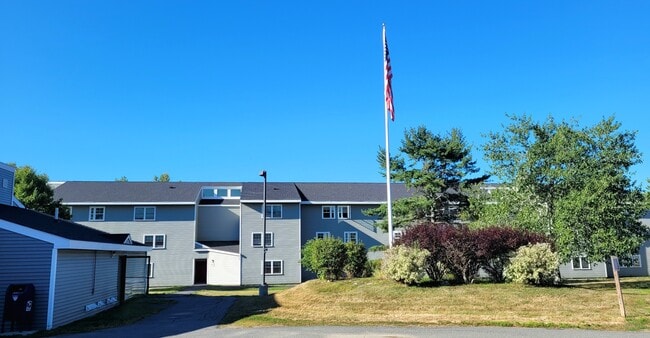 Bradford Commons in Bangor, ME - Foto de edificio - Building Photo