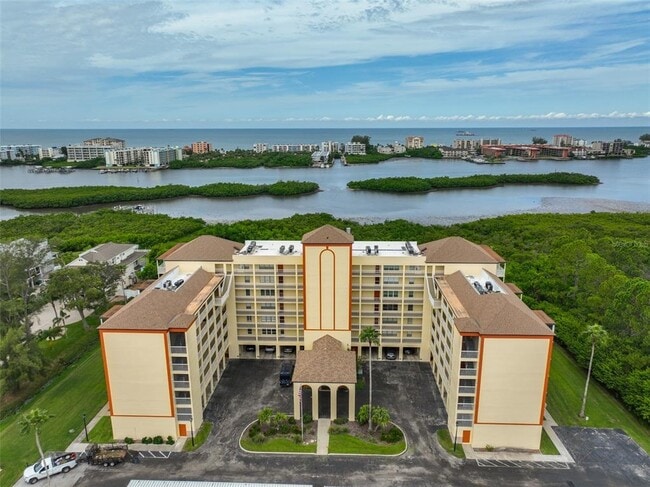 9000 Commodore Dr in Seminole, FL - Building Photo - Building Photo