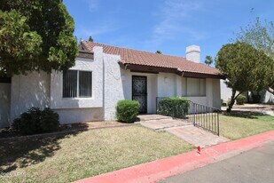 8742 E Via De La Luna in Scottsdale, AZ - Building Photo