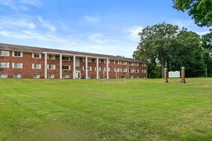 Carriage Park Apartments (Carriage Park Investors) in Hillsdale, MI - Building Photo