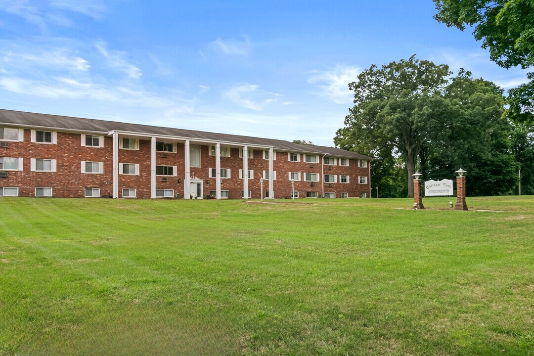 Carriage Park Apartments (Carriage Park Investors) in Hillsdale, MI - Foto de edificio