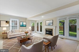 208 Bristol Downs Dr in Gaithersburg, MD - Building Photo - Building Photo
