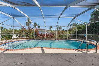 215 Entrada Dr in Hollywood, FL - Building Photo - Building Photo