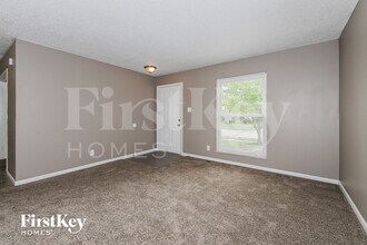 733 Watersedge Dr in Florissant, MO - Building Photo - Building Photo