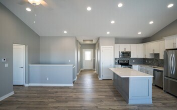 655 SE Tallgrass Ln in Waukee, IA - Building Photo - Building Photo