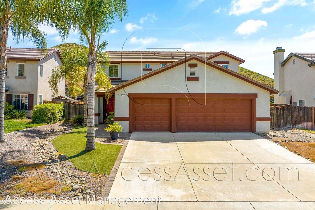 31757 Canyon Estates Dr in Lake Elsinore, CA - Building Photo