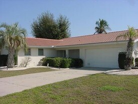 910 Santa Brigida Ct in Punta Gorda, FL - Building Photo