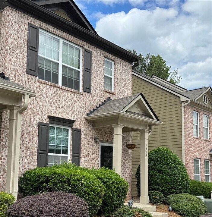 1613 Bayrose Cir in East Point, GA - Building Photo