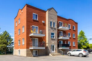 5739 Grande-Allée in Brossard, QC - Building Photo