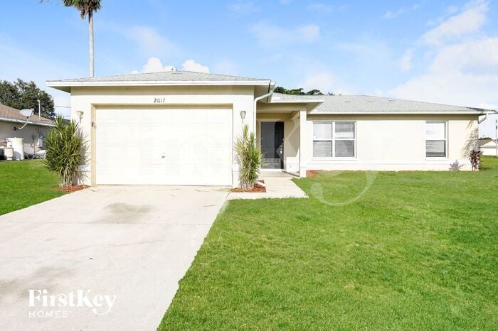 2017 NE 7th Ave in Cape Coral, FL - Building Photo