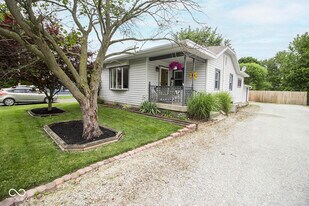 113 E Indiana Ave in Pendleton, IN - Building Photo