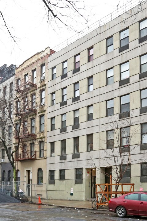 416-418 W 49th St in New York, NY - Building Photo