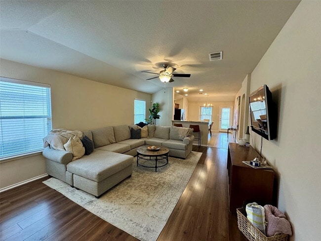 Room in House on Nottingham Loop in Kyle, TX - Building Photo - Building Photo
