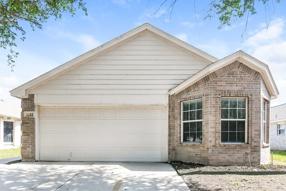 1144 Browntop St in Crowley, TX - Building Photo