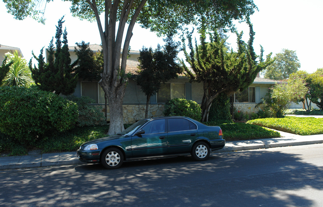 851 Burbank Dr in Santa Clara, CA - Building Photo