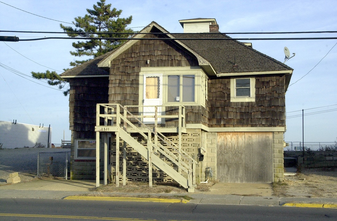 1511 Ocean Ter in Seaside Heights, NJ - Foto de edificio