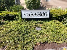14 Carpenter Close, Unit 14 in Ridgefield, CT - Building Photo
