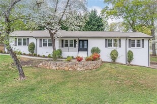 194 Melanie Ln in Woodstock, GA - Building Photo