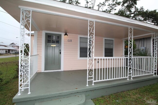 618 N B St in Pensacola, FL - Building Photo - Building Photo
