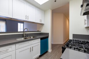 Lafayette Towers Apartment in Los Angeles, CA - Building Photo