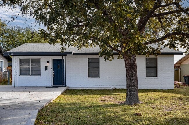 1605 Ave P in Del Rio, TX - Building Photo - Building Photo