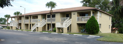 Oakmont Apartments in New Port Richey, FL - Building Photo - Building Photo