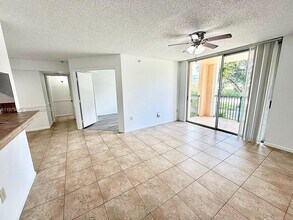 1727 Village Blvd in West Palm Beach, FL - Foto de edificio - Building Photo