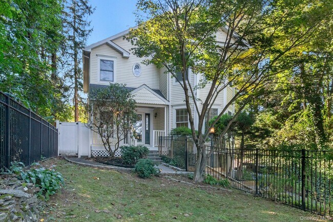 75 Woodcrest Ave in White Plains, NY - Building Photo - Building Photo