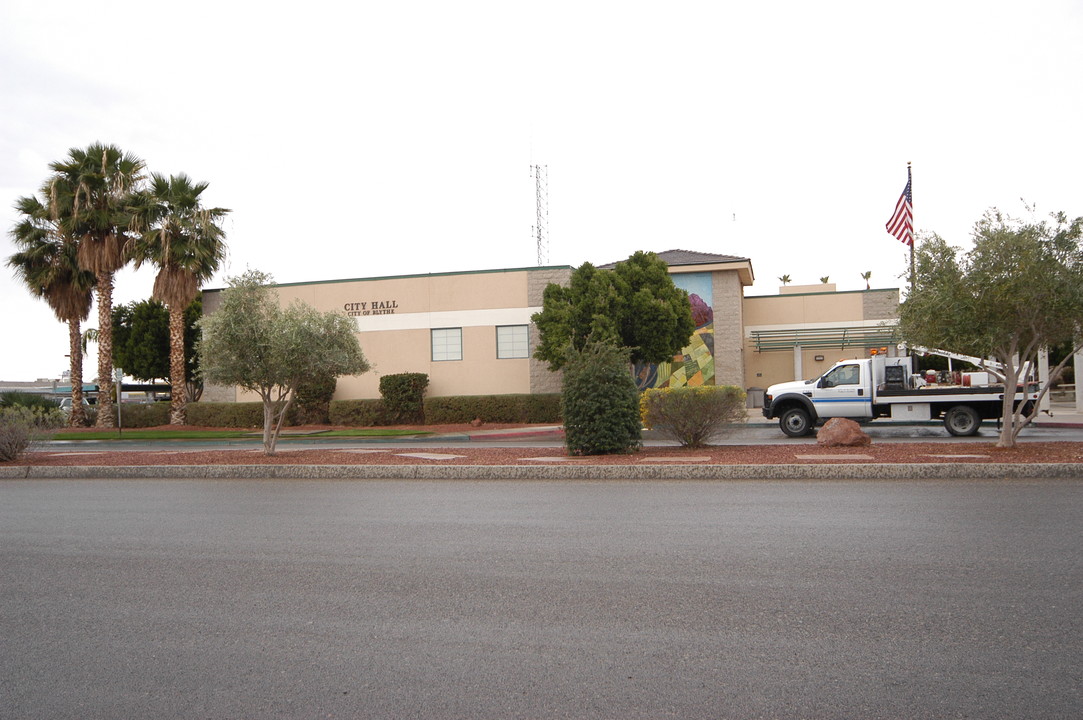 233 N Broadway in Blythe, CA - Foto de edificio