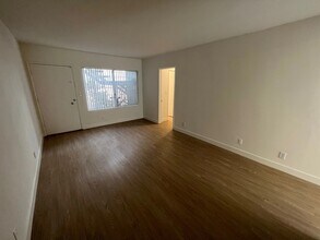 12714 Matteson Ave in Los Angeles, CA - Foto de edificio - Building Photo