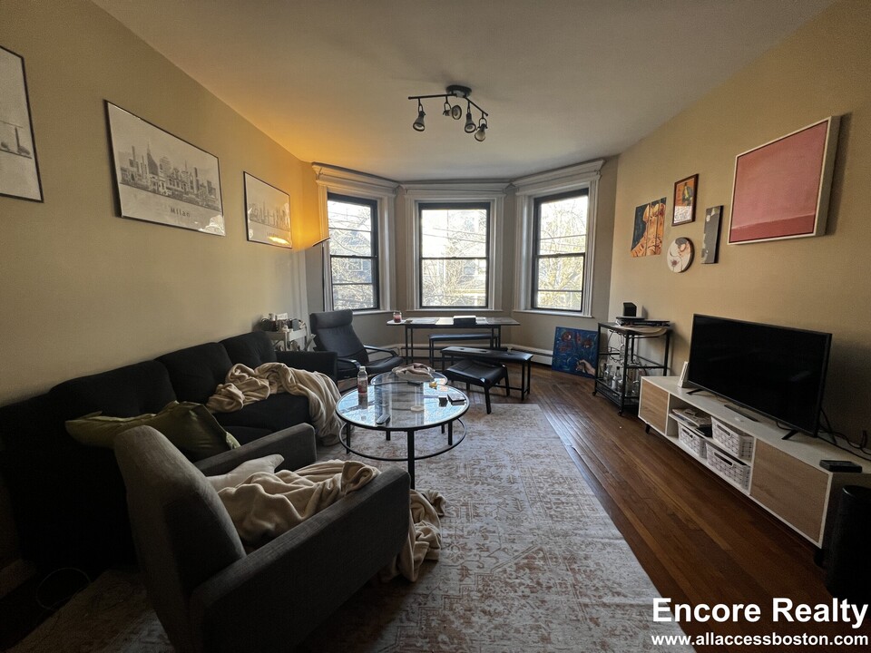 22 Littell Rd, Unit 3 in Brookline, MA - Foto de edificio