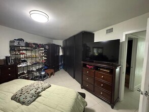 10245 NW 9th St Cir in Miami, FL - Building Photo - Building Photo